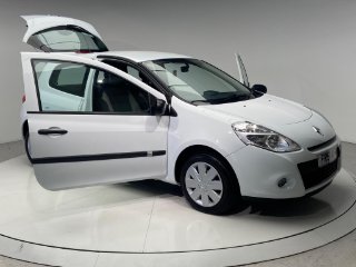 /photos/9327/2e620e92-67f9-4947-b32d-b1a42d60100f_i320x240.jpg